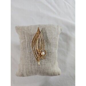 Vintage Gold Tone with Faux Pearl Leaf Brooch